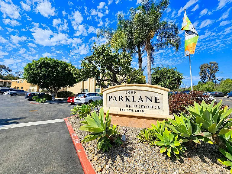 Parklane Apartments — Photo 93