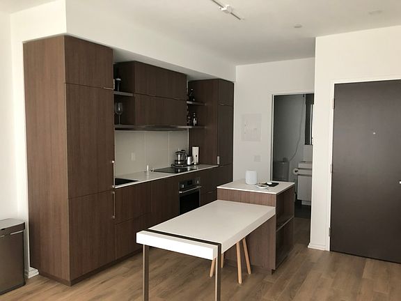 3rd image of 197 Yonge St Unit 3706