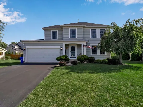 2241 Winterberry Dr, Lake View, NY 14085