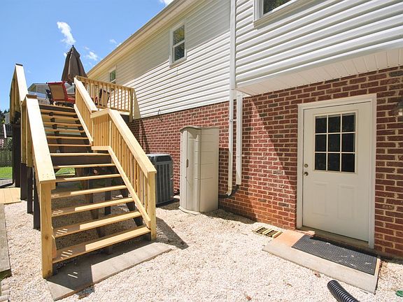 5th image of 106 Whispering Pines Ct