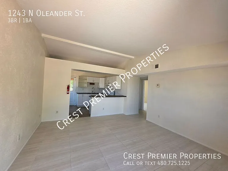 1243 N Oleander St — Photo 4