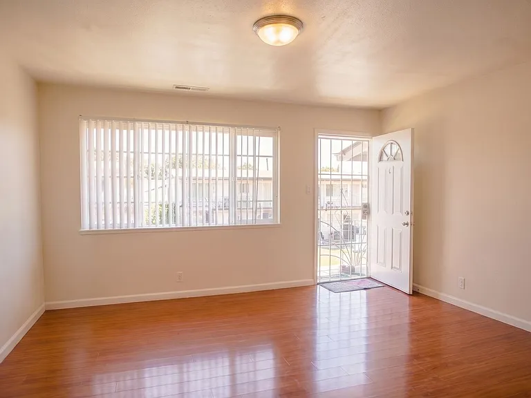 1685 Maubert Ct — Photo 2
