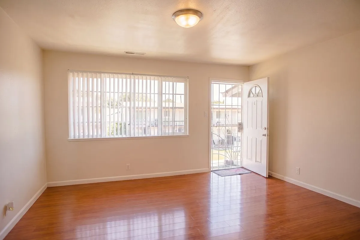 Building Photo - 1685 Maubert Ct