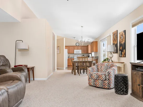 2039 Seaview Dr, Traverse City, MI 49686