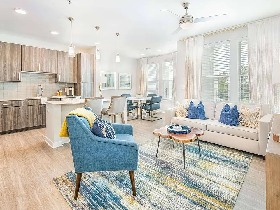 Wide-Open Living Spaces with Natural Lighting