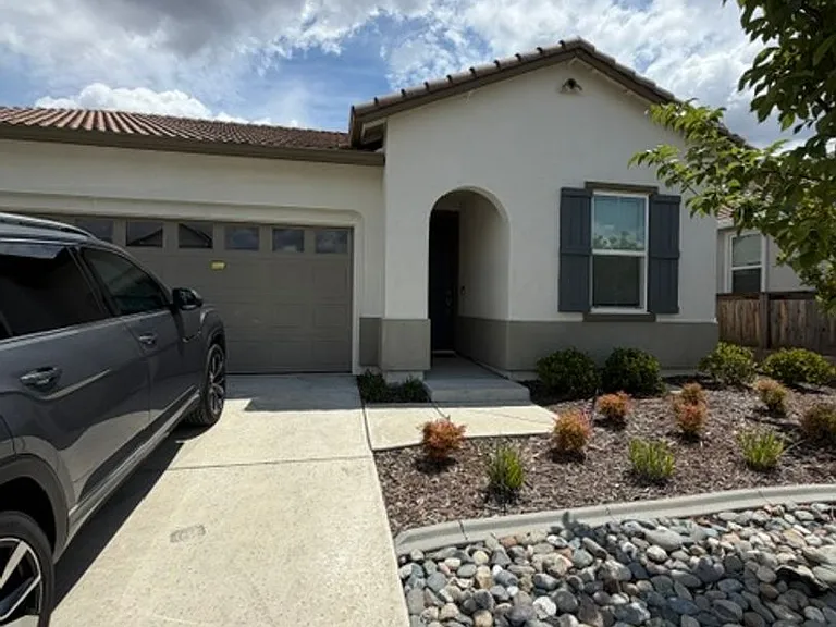 611 Brooklyn Ct — Photo 1
