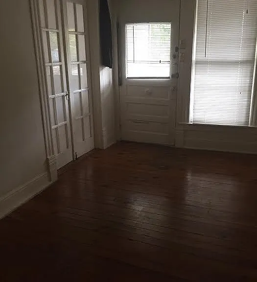 473 E Maxwell St — Photo 4