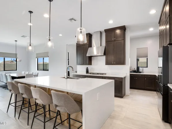 812 E SUMMERSIDE Road, Phoenix, AZ 85042