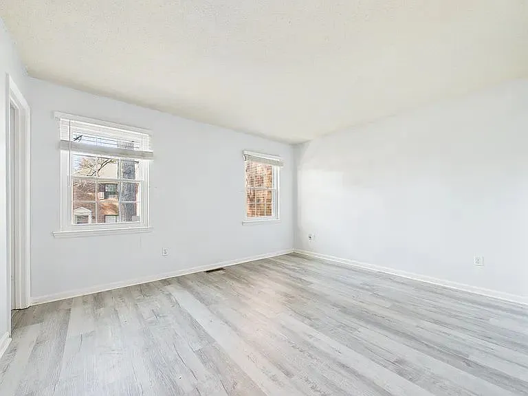 8811 Hunter Ridge Dr — Photo 12