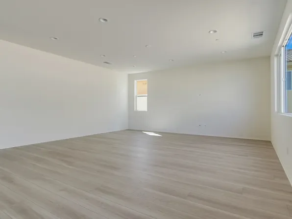 9064 Carson Ave, Hesperia, CA 92344