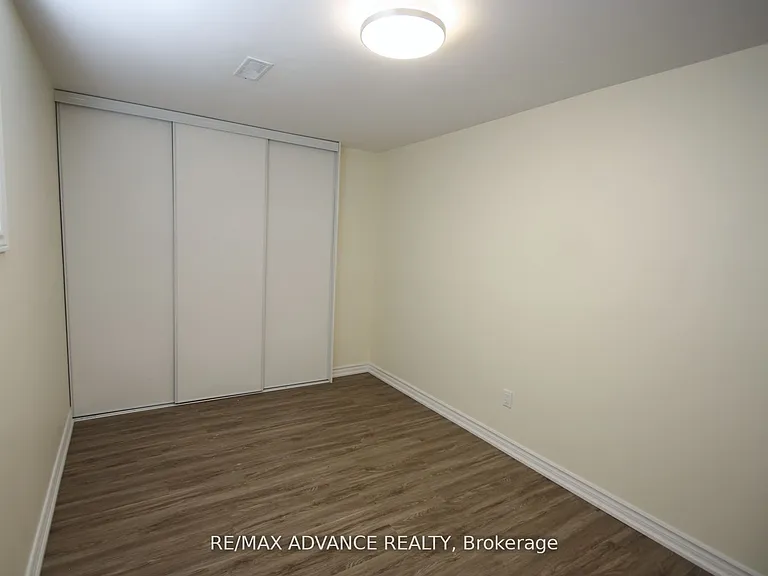 33 Carluke Cres #LOWER — Photo 20