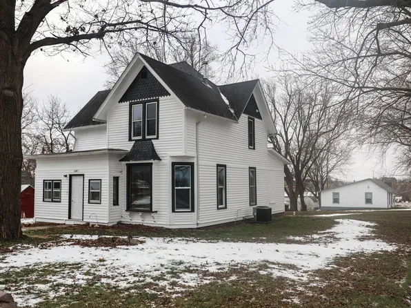 401 Highland St, Walnut, IA 51577