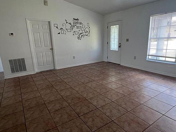5th image of 270 Chadworth Dr