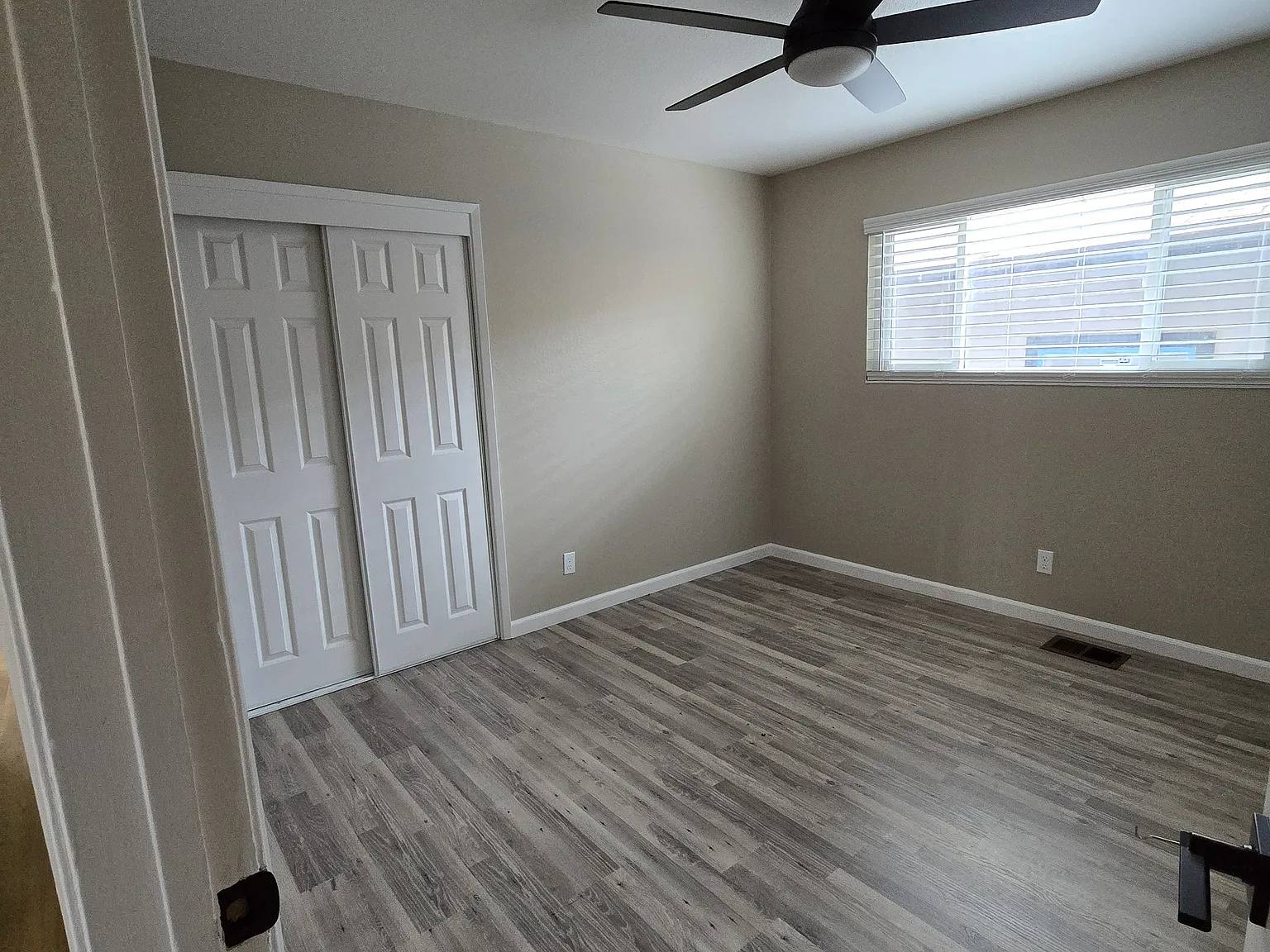 3 bed, 1.5 bath, 1096 sqft, $2,600 — Photo 4