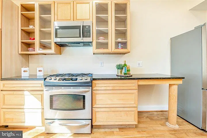 3 bed, 2019 sqft, $4,050 — Photo 4