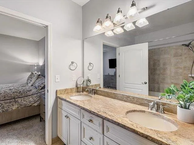 580 S Main St #204 — Photo 22
