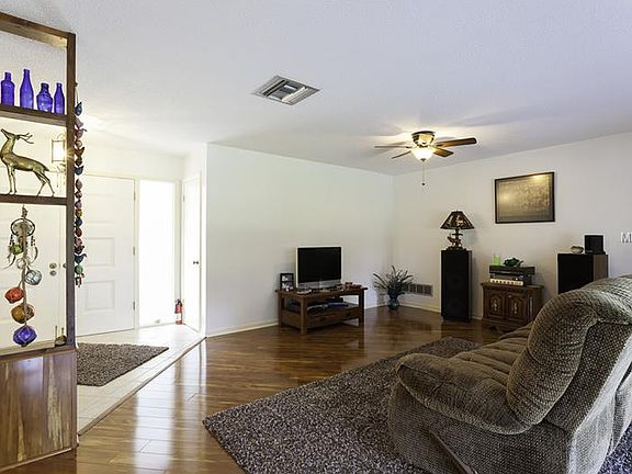 2nd image of 402 Oak Hill Dr