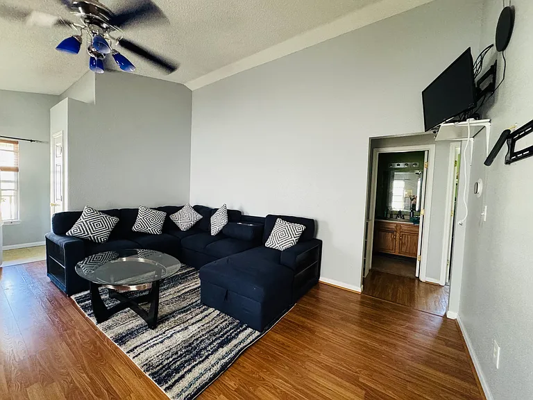 4639 Whitham Ln — Photo 17