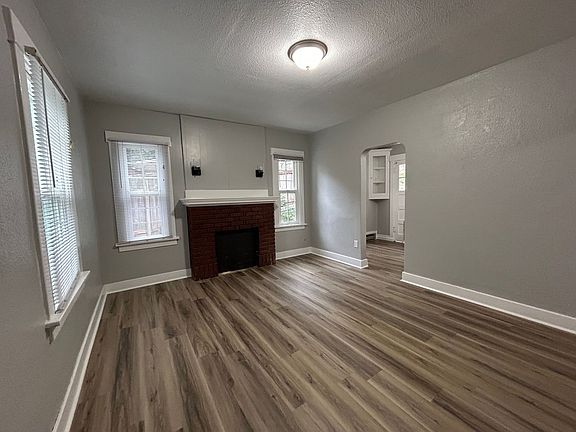 5th image of 1005 Allen Dr APT A