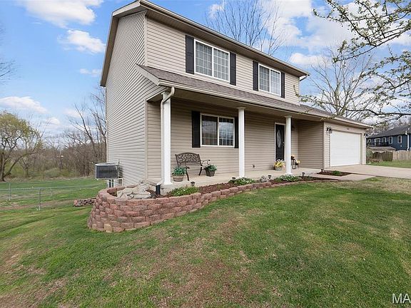 3rd image of 628 Olivia Dr