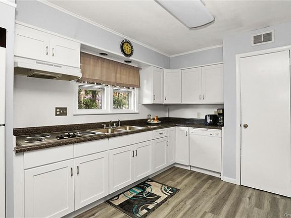 5th image of 1 Glenwood Dr