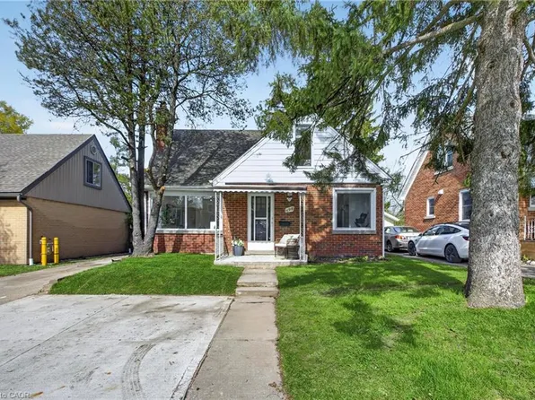 198 Highland Rd E, Kitchener, ON N2M 3W2