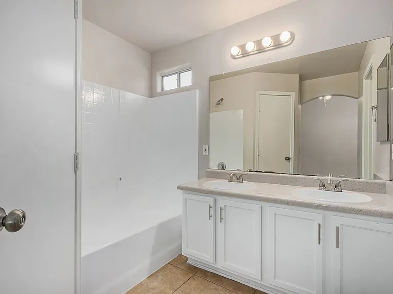 8520 W Palm Ln #1103 — Photo 17