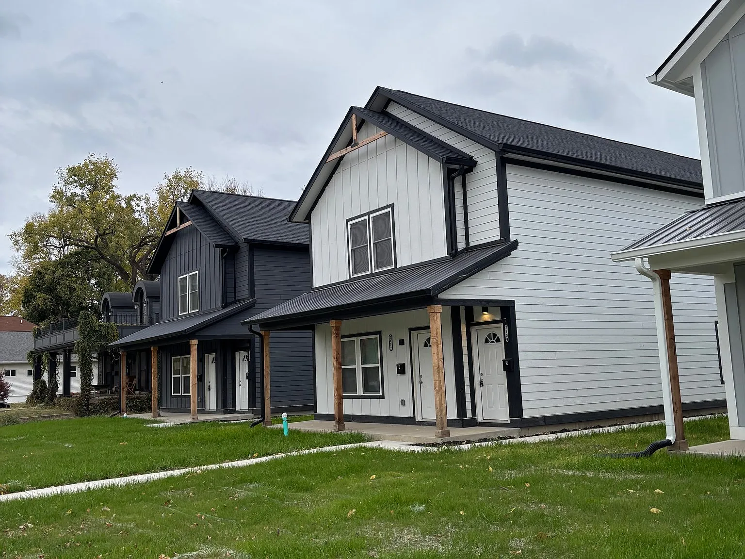 Holy Cross Neighborhood Rentals Available — Photo 2