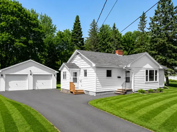 15 Parkway North, Brewer, ME 04412