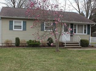 14 Weiss Ter, Raritan, NJ 08869