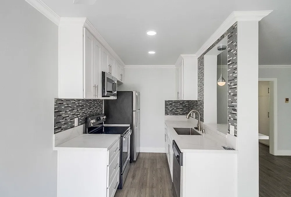1254 Robinson Avenue — Photo 3