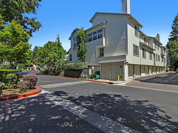 2nd image of 979 Belmont Ter Unit 2