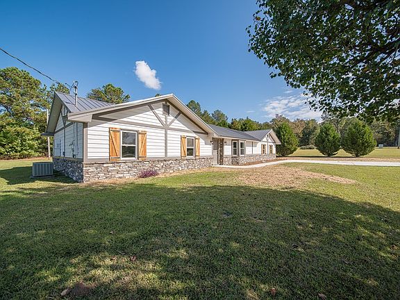 3rd image of 6 Island Creek Dr