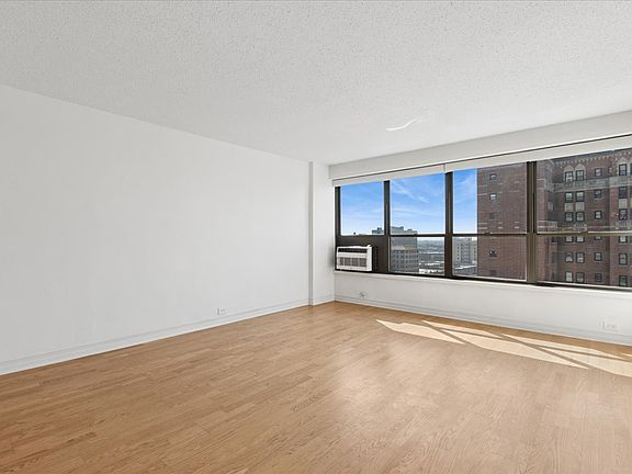 3rd image of 2930 N Sheridan Rd APT 1403