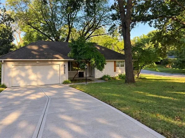 8025 Dearborn Dr, Prairie Village, KS 66208