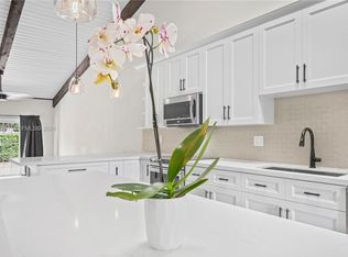 10301 Jasmine Ct, Hollywood, FL 33026