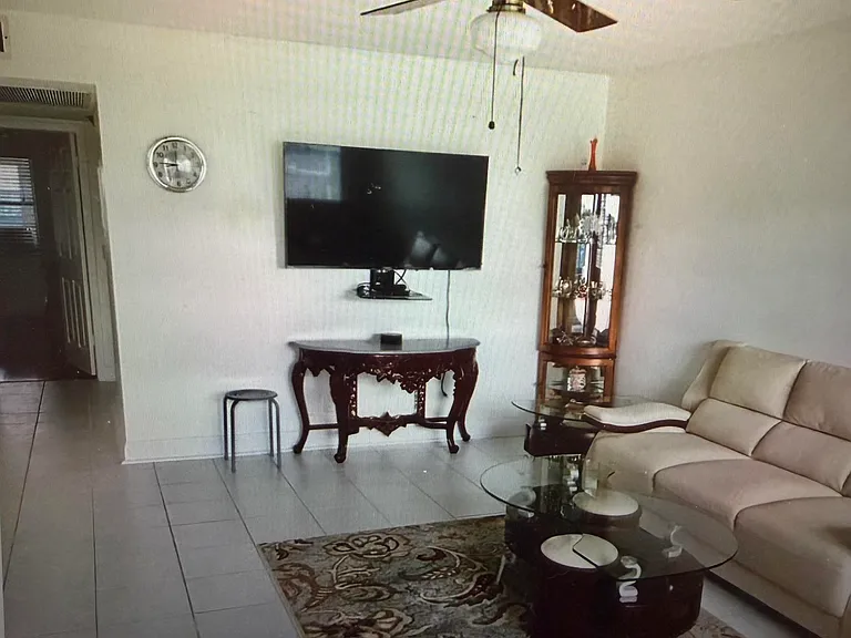 2038 Exeter #C — Photo 6