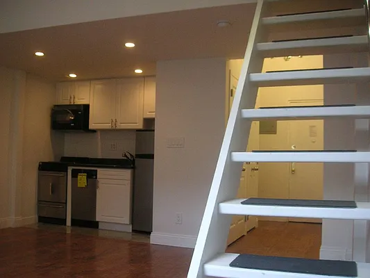 Rented by Sky Management | media 19