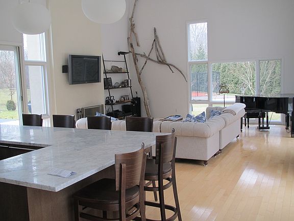 5th image of 136 N Ram Island Dr