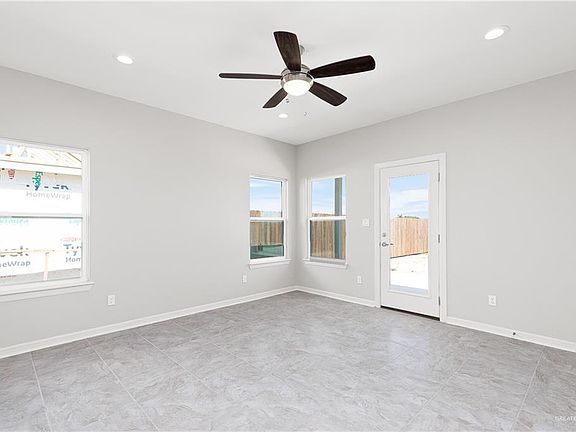 3rd image of 907 S Tecate Dr