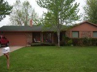 1002 Bannock Burn Rd, Hutchinson, KS 67502