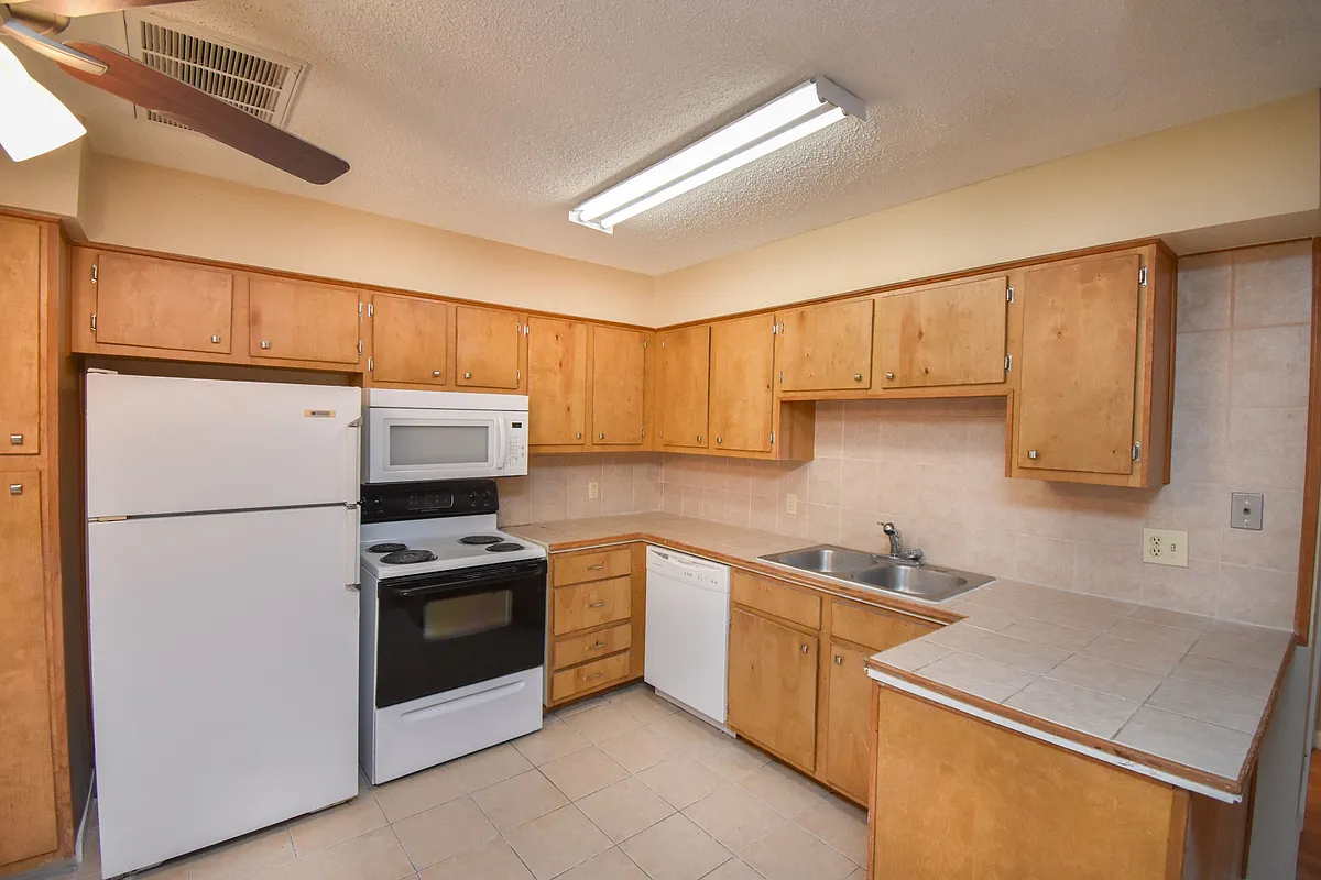 Building Photo - 609 Sherwood Dr #C