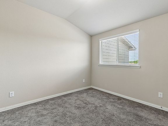 5th image of 3121 Solana Cir