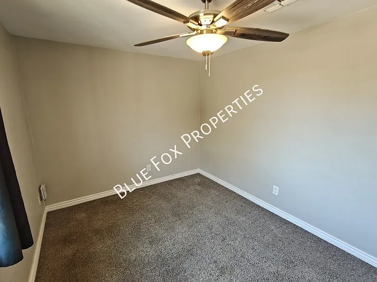 619 S Highland Ave — Photo 35