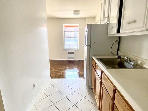3rd image of 144-10 Roosevelt Ave #6NN