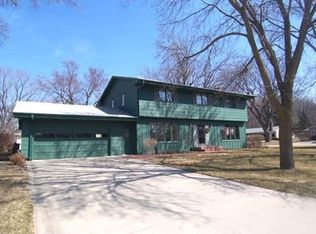 4726 Chatham Ln, Sioux City, IA 51104