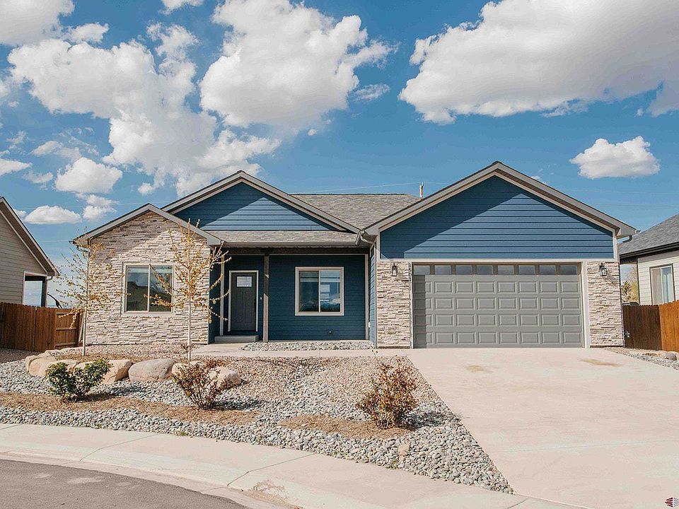 1st image of 1501 Magpie Gulch St
