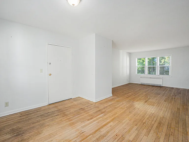 Westnedge Hills Apts — Photo 40