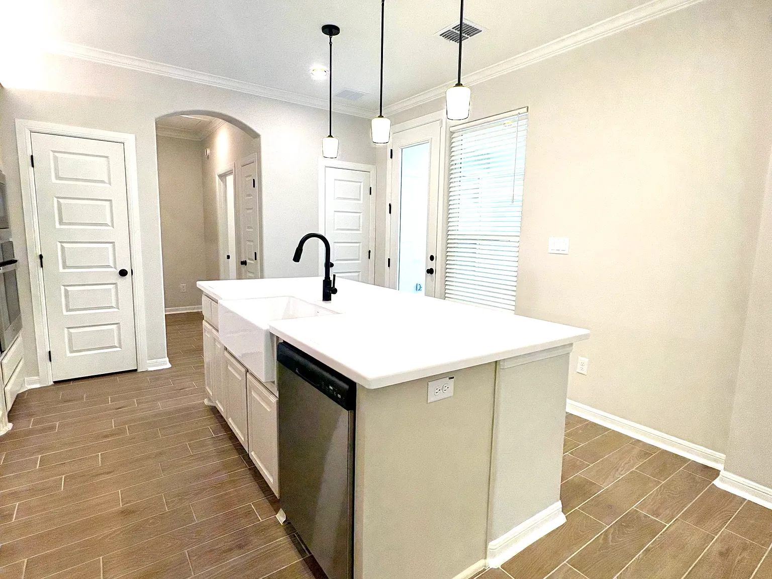3 bed, 1274 sqft, $2,100 — Photo 4