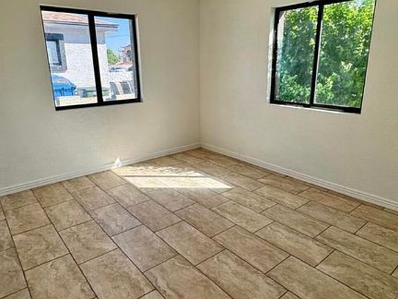 4th image of 3010 W NORTHERN Avenue